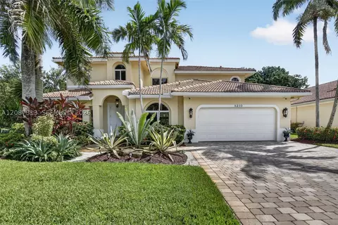 8210 Phoenician Ct, Davie, FL 33328