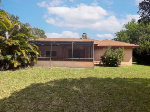 Exterior - 3123 SE Quanset Cir, Stuart, FL 34997 photo 2 of 7