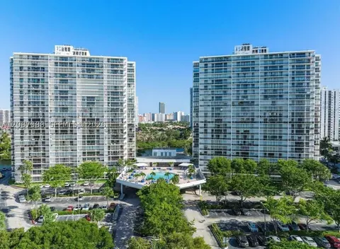3701 N Country Club Dr #1807, Aventura, FL 33180