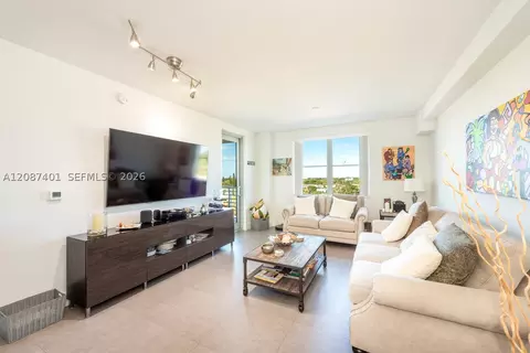 1830 Radius Dr #709, Hollywood, FL 33020
