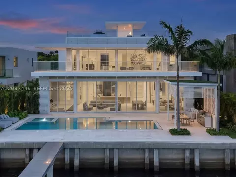 1844 Daytonia Rd, Miami Beach, FL 33141