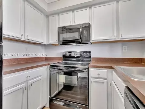 714 Executive Center Dr #28, West Palm Beach, FL 33401
