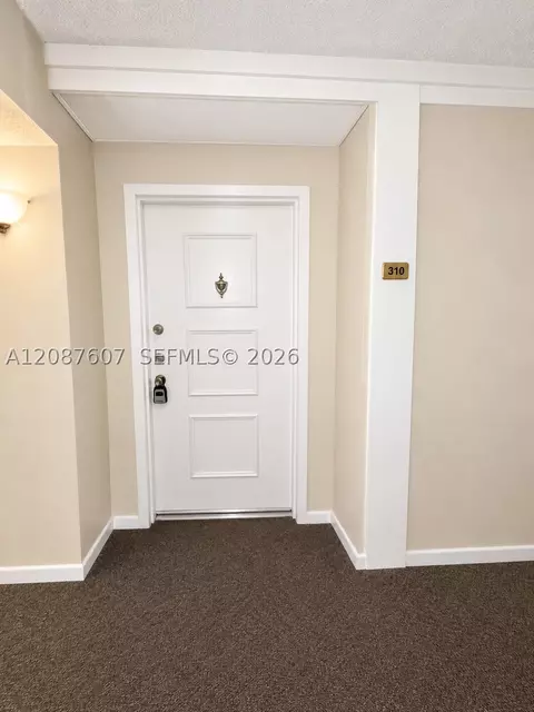 301 Racquet Club Rd #310, Weston, FL 33326
