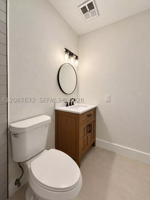 Bath - 7164 W 3rd Ave, Hialeah, FL 33014 photo 5 of 6