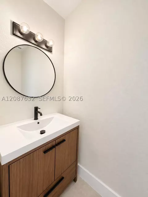 Bath - 7164 W 3rd Ave, Hialeah, FL 33014 photo 3 of 6