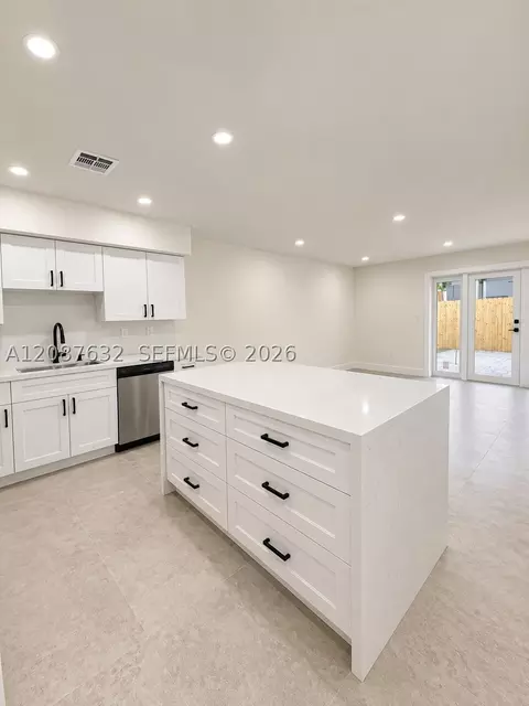 Kitchen - 7164 W 3rd Ave, Hialeah, FL 33014 photo 3 of 4
