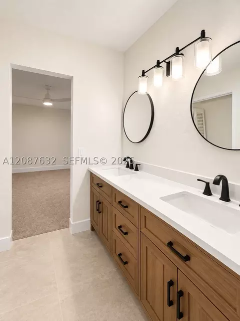Bath - 7164 W 3rd Ave, Hialeah, FL 33014 photo 2 of 6