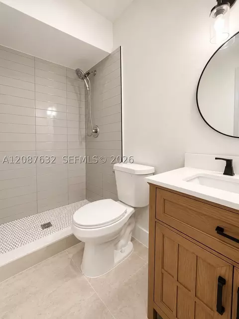Bath - 7164 W 3rd Ave, Hialeah, FL 33014 photo 4 of 6