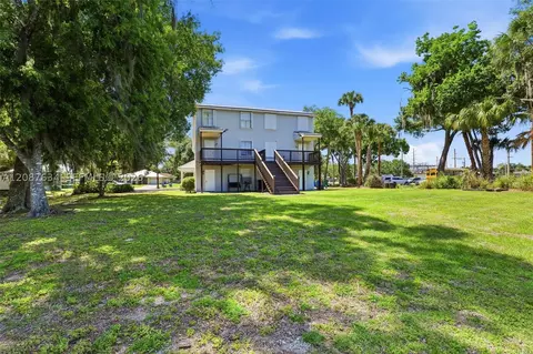 Exterior - 207 SE 6th Ave, Okeechobee, FL 34974 photo 4 of 7