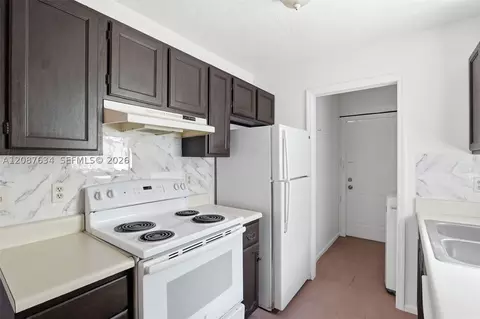 Kitchen - 207 SE 6th Ave, Okeechobee, FL 34974 photo 3 of 3
