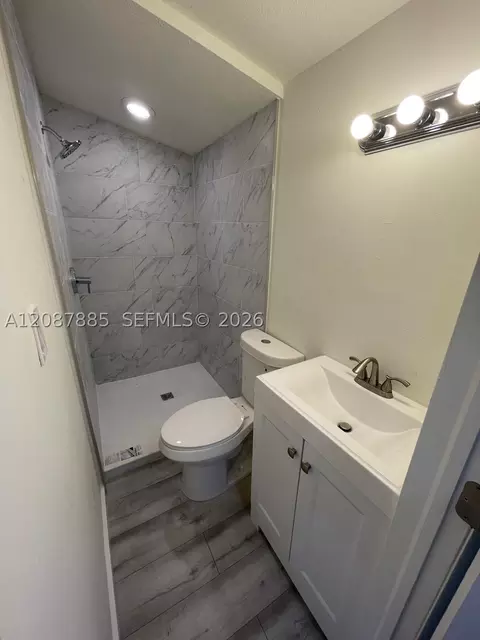 2484 SW 10th St, Miami, FL 33135