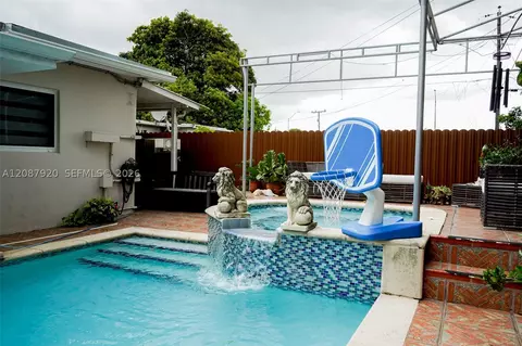 Exterior - 1621 E 6th Ave, Hialeah, FL 33010 photo 4 of 4