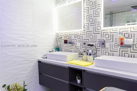 Bath - 1621 E 6th Ave, Hialeah, FL 33010 photo 1 of 3