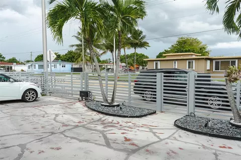 Exterior - 1621 E 6th Ave, Hialeah, FL 33010 photo 2 of 4