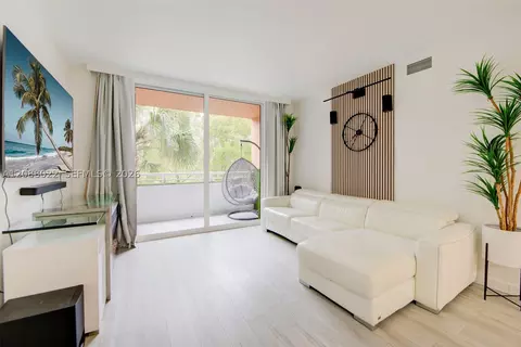 2775 NE 187th St #215, Aventura, FL 33180