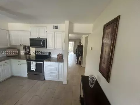 2 Briarwood Cir #112, Hollywood, FL 33024