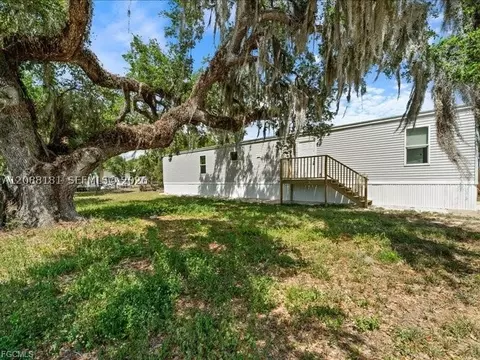 1038 Canopy Ln, Moore Haven, FL 33471 photo 2