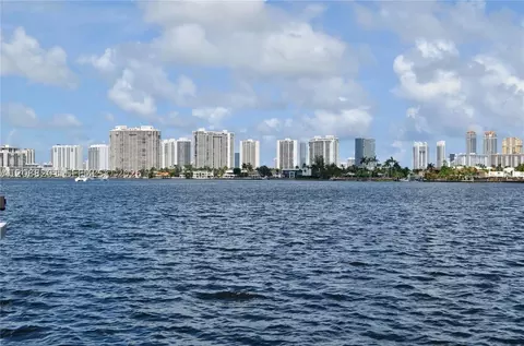 16570 NE 26th Ave #4D, North Miami Beach, FL 33160