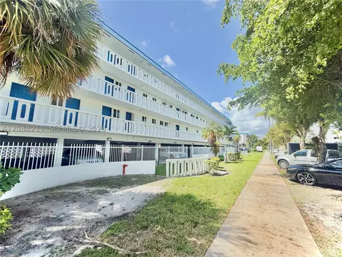1150 NE 191st St #24, Miami, FL 33179