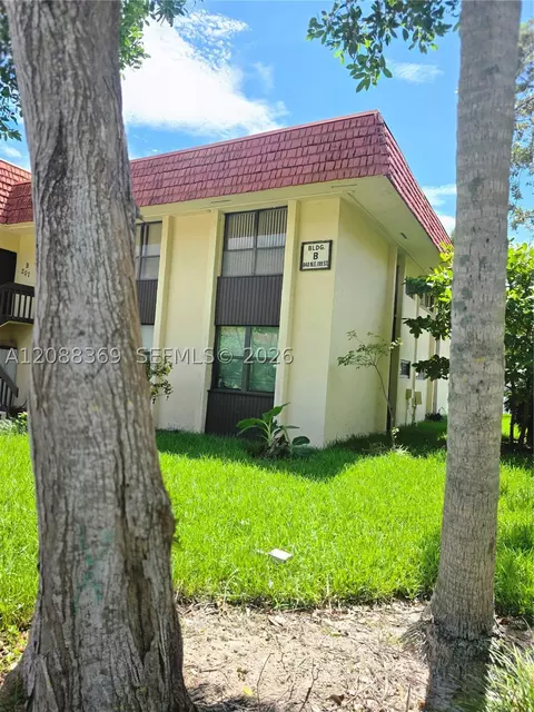 840 NE 199th St #208B, Miami, FL 33179