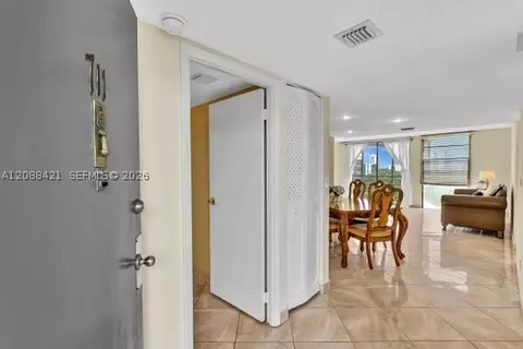 20400 W Country Club Dr #711, Aventura, FL 33180