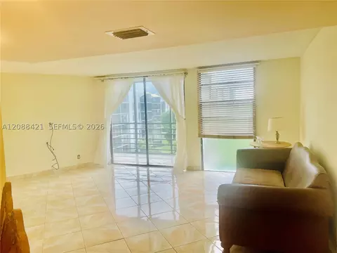 20400 W Country Club Dr #711, Aventura, FL 33180