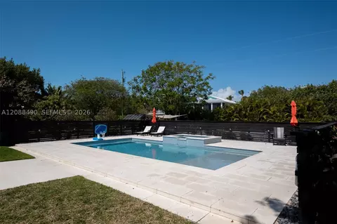 Exterior - 55 Ocean Front Dr, Key Largo, FL 33037 photo 1 of 15