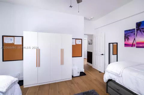 Bedroom - 55 Ocean Front Dr, Key Largo, FL 33037 photo 3 of 4