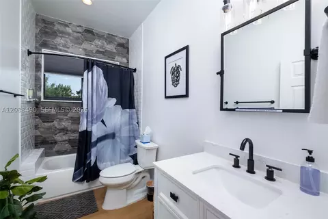 Bath - 55 Ocean Front Dr, Key Largo, FL 33037 photo 1 of 6