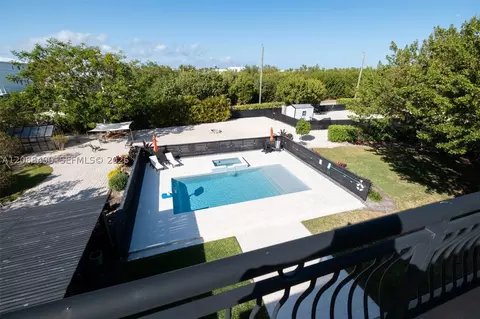 Exterior - 55 Ocean Front Dr, Key Largo, FL 33037 photo 11 of 15