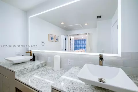 Bath - 55 Ocean Front Dr, Key Largo, FL 33037 photo 3 of 6