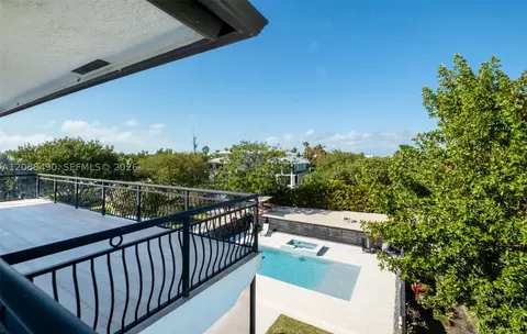 Exterior - 55 Ocean Front Dr, Key Largo, FL 33037 photo 10 of 15