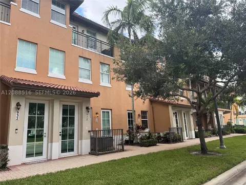 928 SW 147th Ave #2906, Pembroke Pines, FL 33027