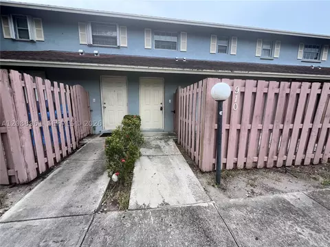 910 E Cypress Way E, Palm Springs, FL 33406