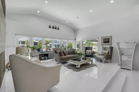 3364 NE 167th St, North Miami Beach, FL 33160