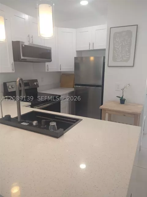 600 Layne Blvd #122, Hallandale Beach, FL 33009