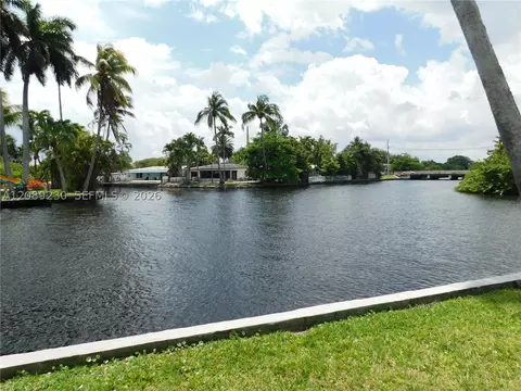 108 NE 30th St, Wilton Manors, FL 33334