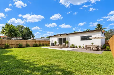 Exterior - 40 SE 3rd Ter, Dania Beach, FL 33004 photo 3 of 4
