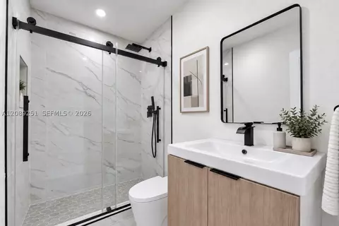 Bath - 40 SE 3rd Ter, Dania Beach, FL 33004 photo 1 of 2