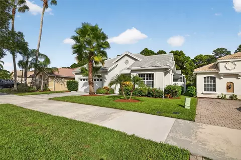 619 SW Lake Charles Cir, Port Saint Lucie, FL 34986