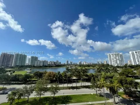 3625 N Country Club Dr #704, Aventura, FL 33180