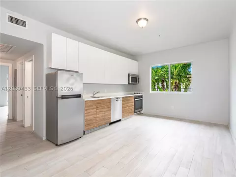 820 15th St #205, Miami Beach, FL 33139