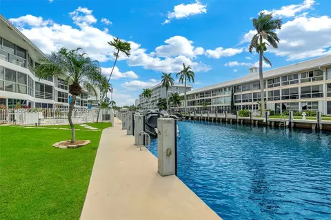 3050 NE 48th St #208, Fort Lauderdale, FL 33308