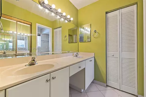 Bath - 7205 W 3rd Ave, Hialeah, FL 33014 photo 3 of 6