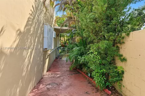 Exterior - 7205 W 3rd Ave, Hialeah, FL 33014 photo 4 of 4