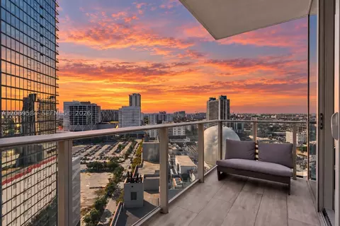851 NE 1st Ave #1712, Miami, FL 33132
