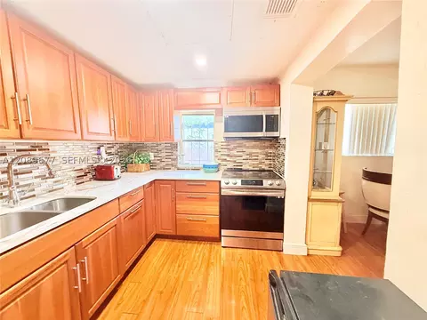 413 NW 14th Ter, Fort Lauderdale, FL 33311