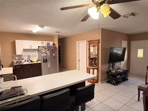 671 E 39th St, Hialeah, FL 33013 photo 4
