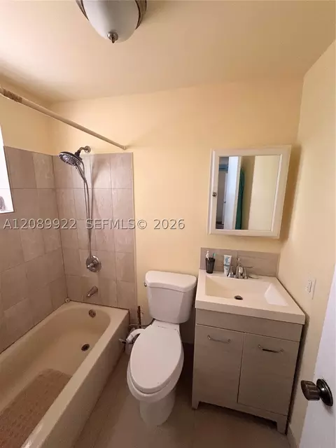 671 E 39th St, Hialeah, FL 33013 photo 6