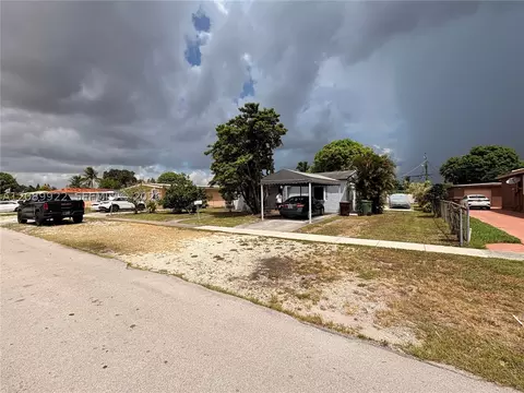 671 E 39th St, Hialeah, FL 33013 photo 2